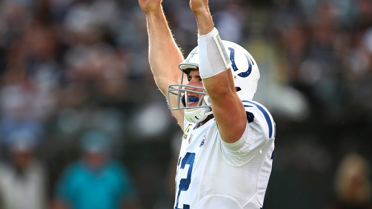 Luck's comeback season gives Colts momentum heading into bye